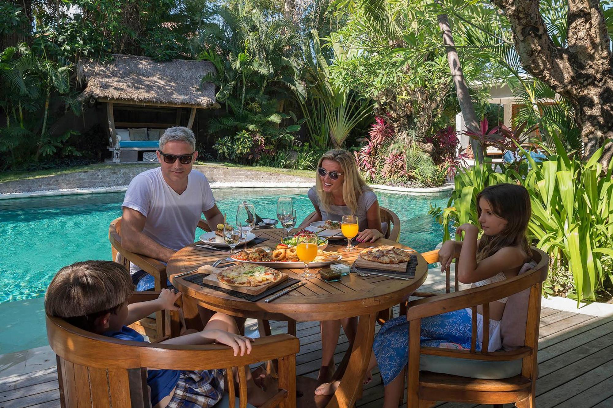 Lataliana Seminyak Villa Ngoại thất bức ảnh